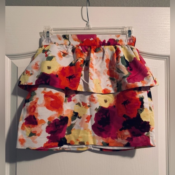 NWT FOREVER 21 floral mini skirt size small - Picture 1 of 6